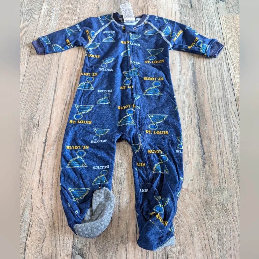 NHL St. Louis Blues Bundle of 9 Baby Items from 3-12 Months